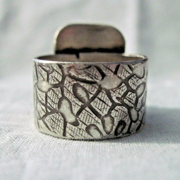 Handmade Sterling Silver Garnet Cigar band Ring - Picture 3 of 7